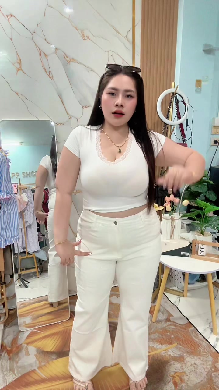 @ปุ้ยเอง สาวอวบที่ชอบแต่งตัวอะ