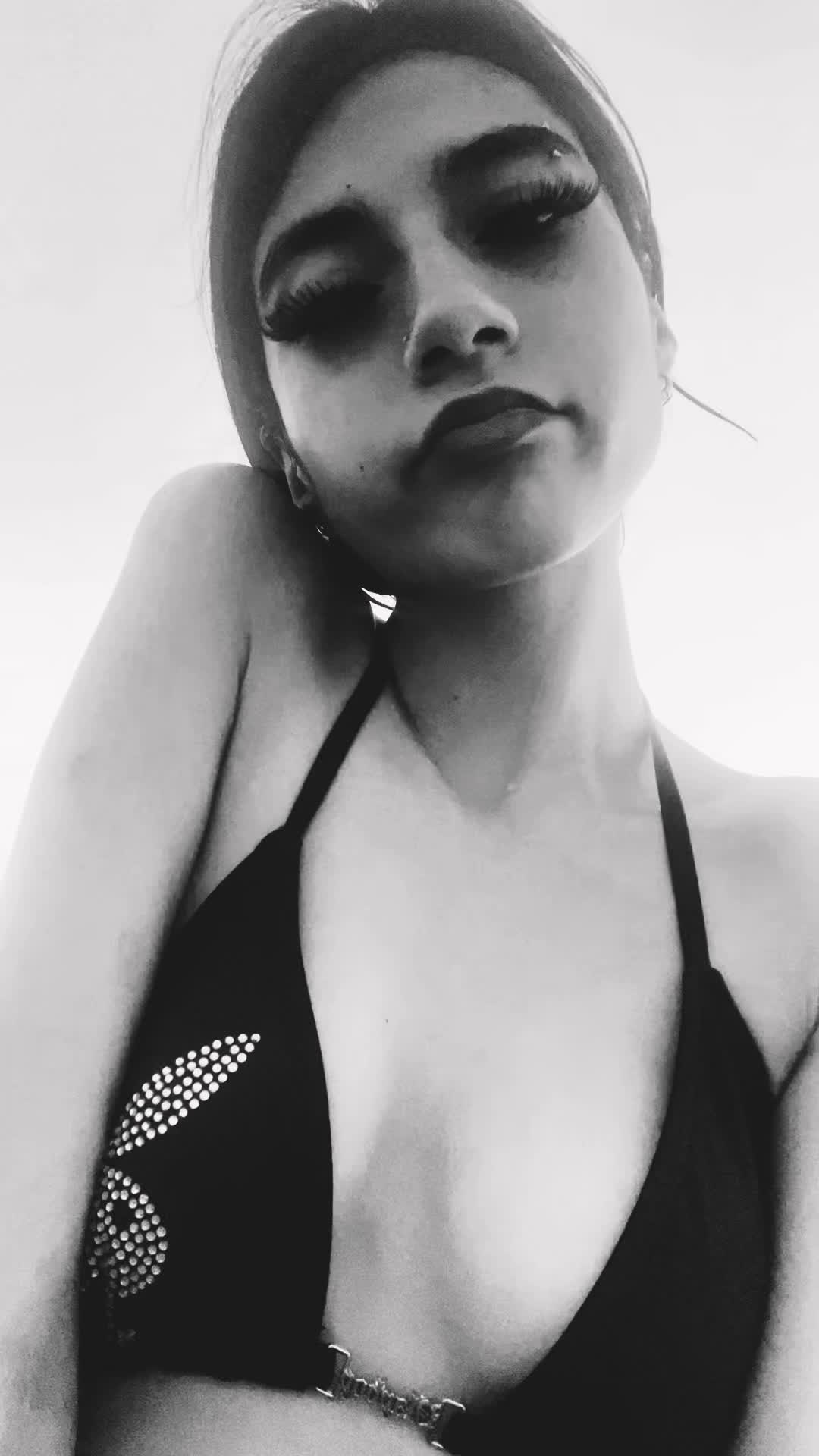 @*•*
