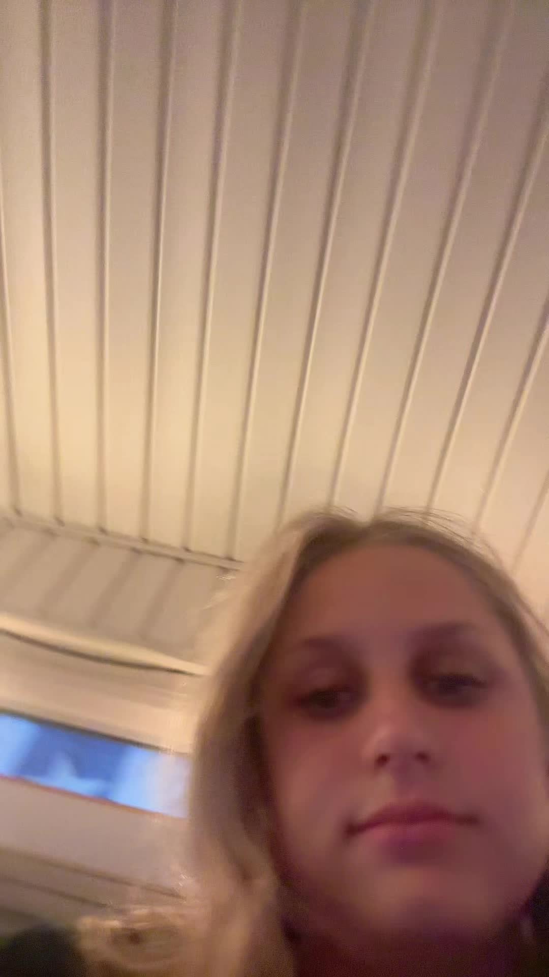 @🦄