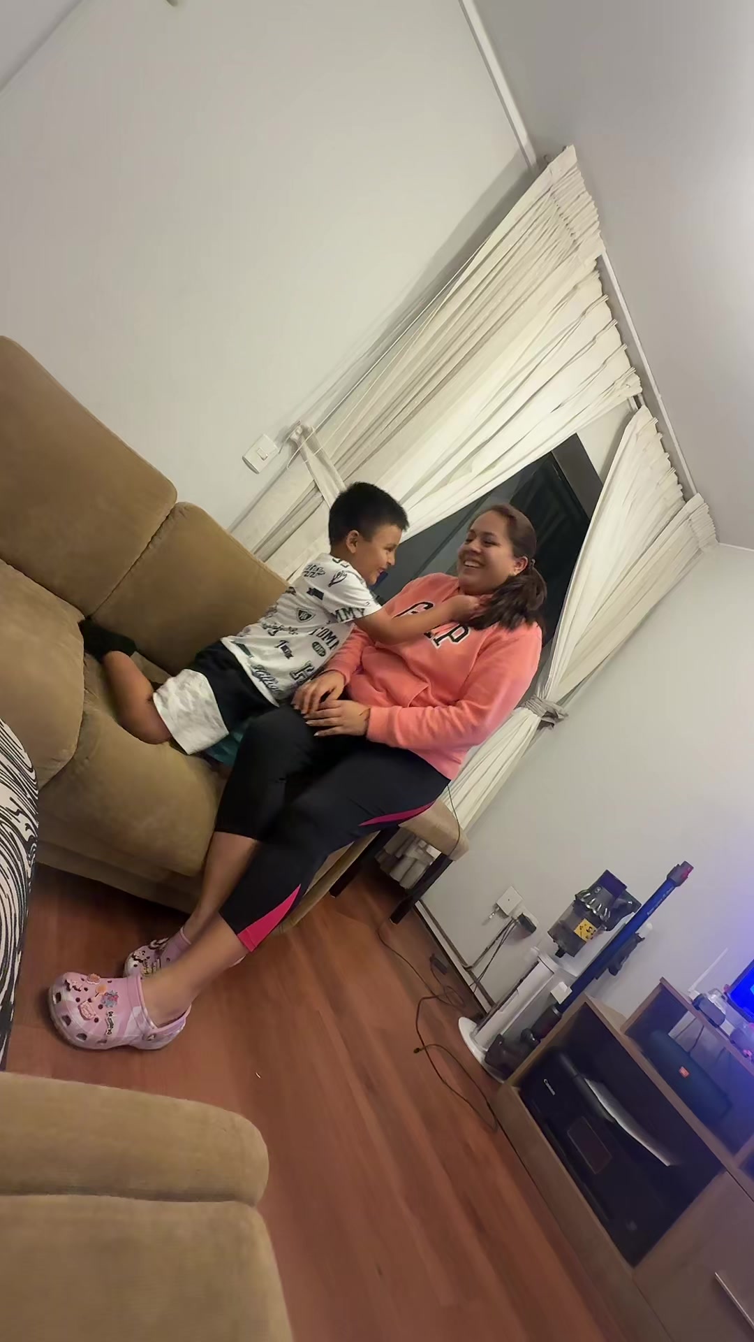 @Denisse A