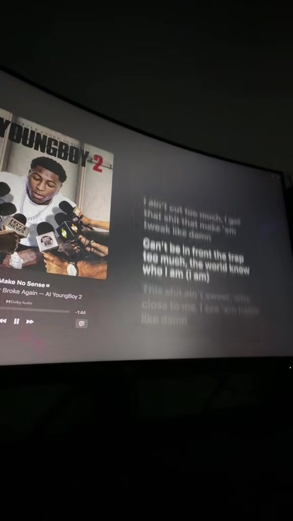 @🎧