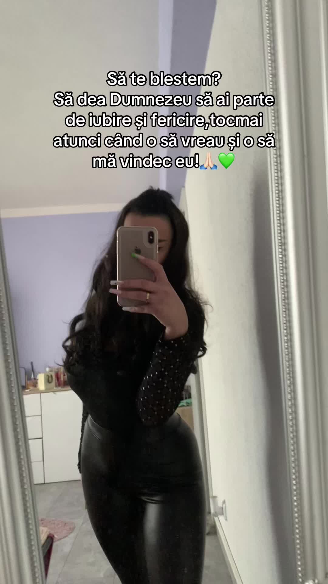 @𝓓𝓮𝓷𝓲𝓼𝓪🖤