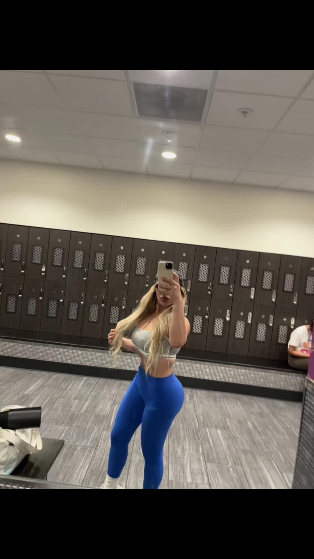 @La__22_