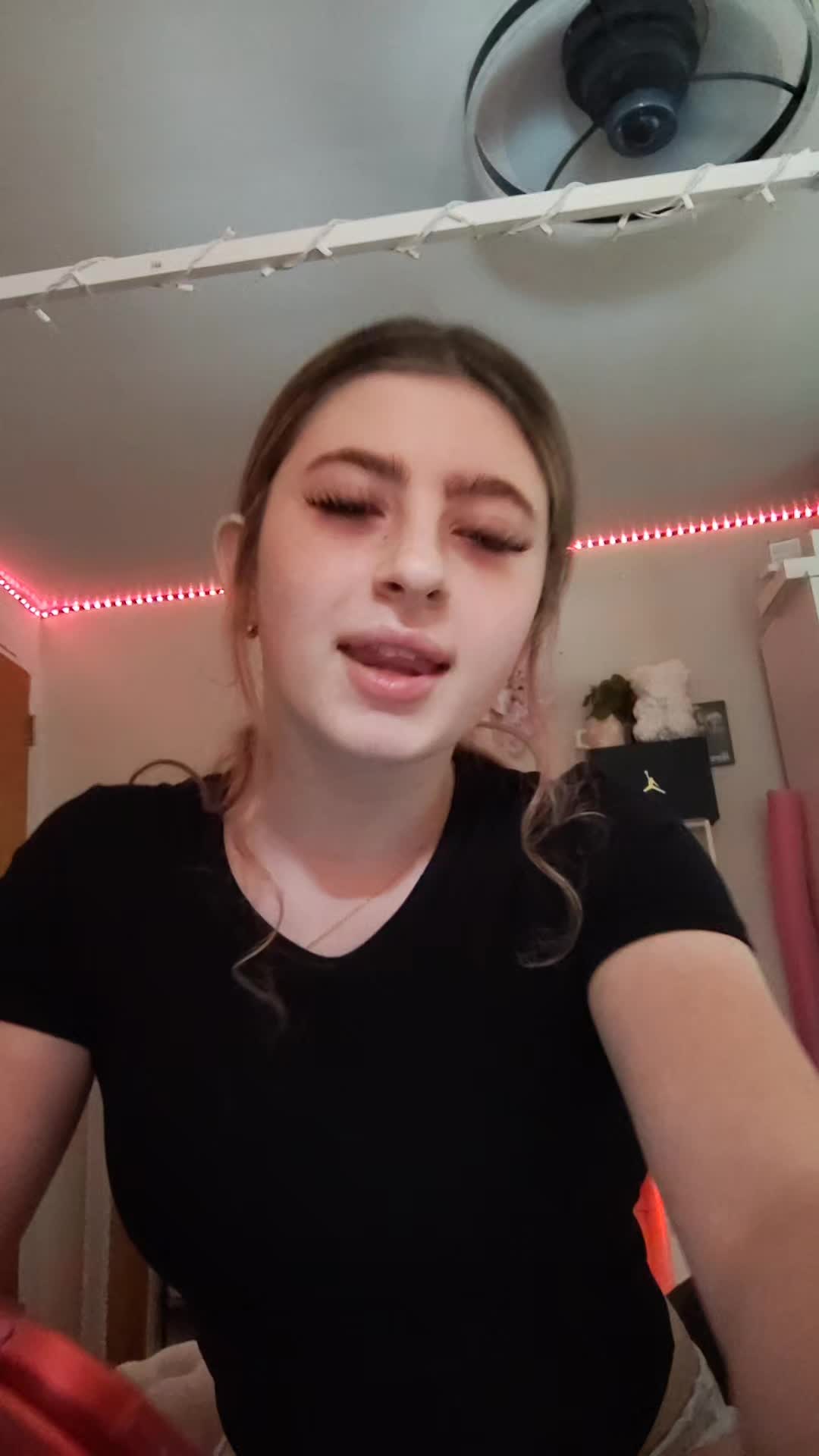 @Mackenzie😛✝️