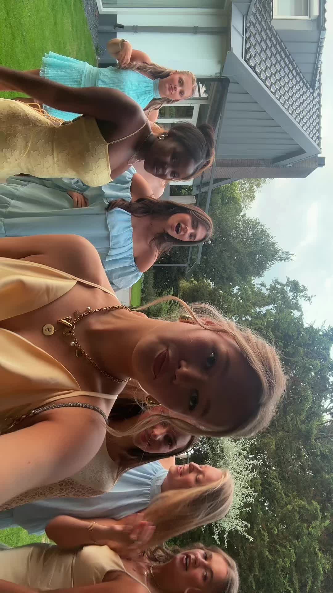 @𝐒𝐚𝐧𝐧𝐞🌞🌺🍸