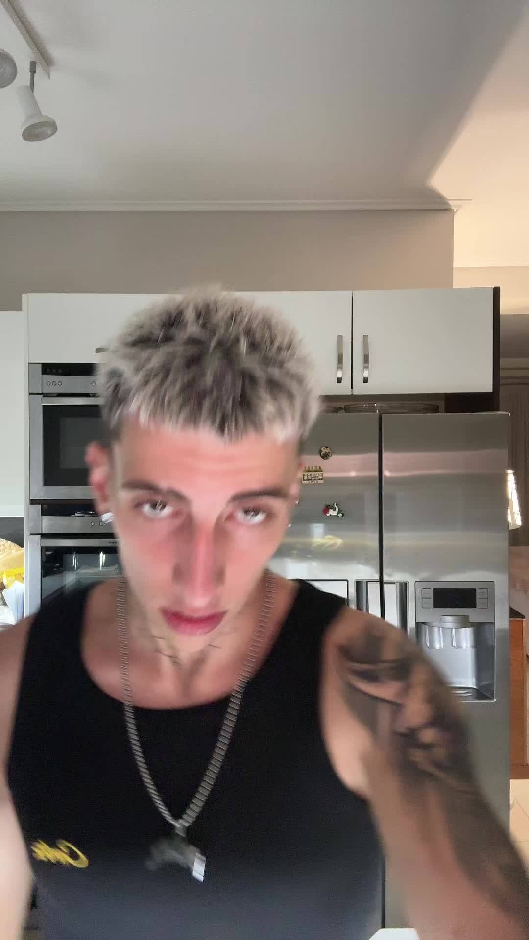 @Tsomis