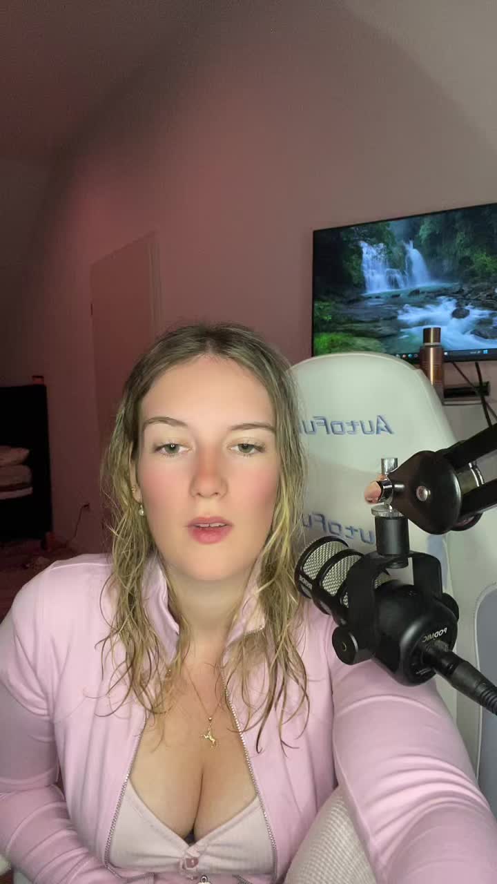 @Laura🐡🦋🐺