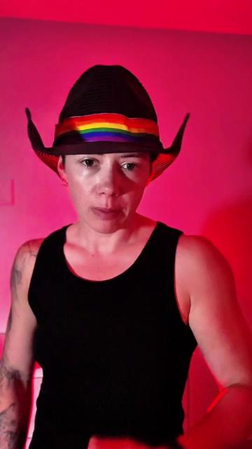 @Live free or die🏳️🌈
