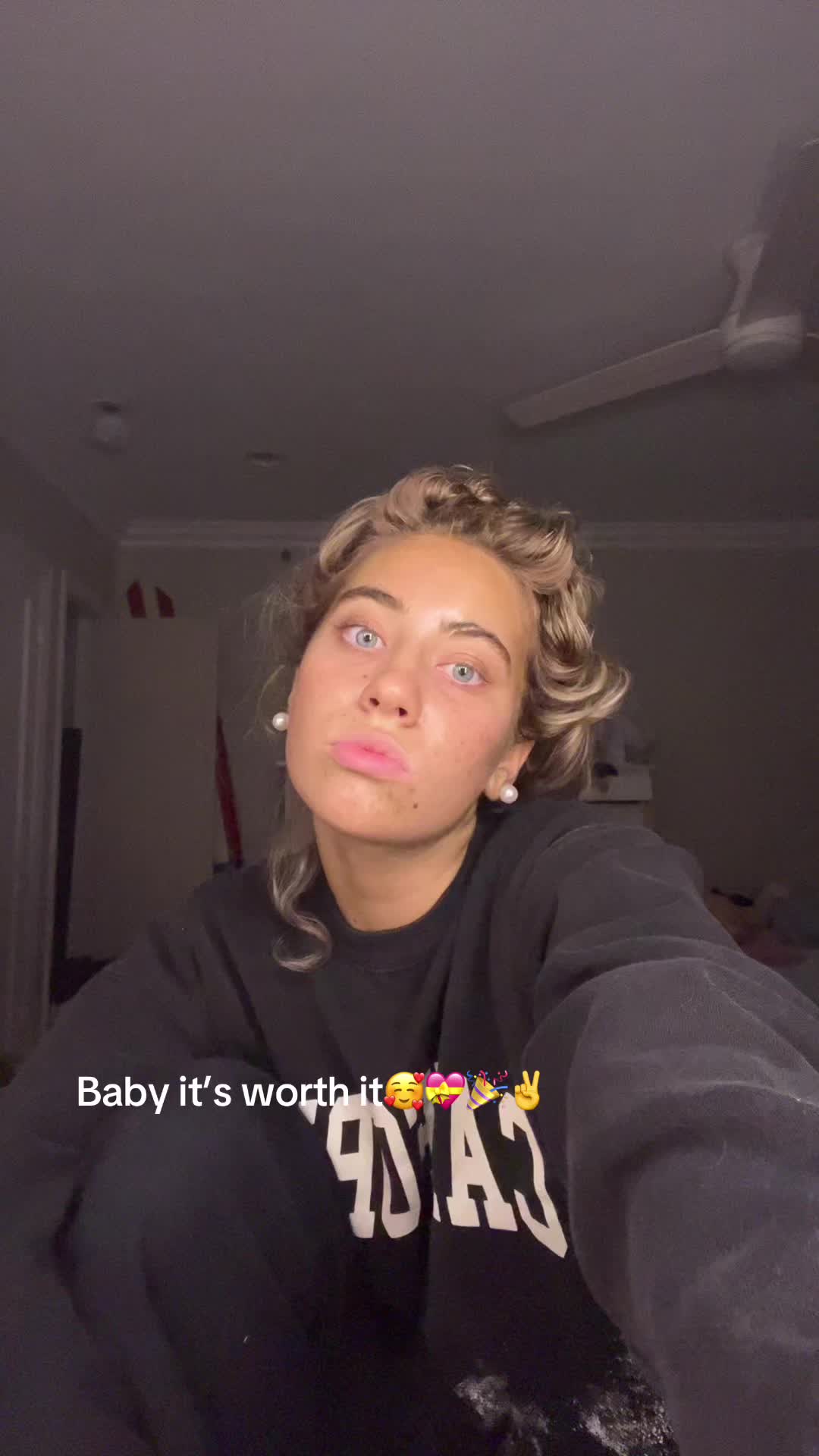 @C H L O &Euml;🦄⚡️🏄&zwj;♀️