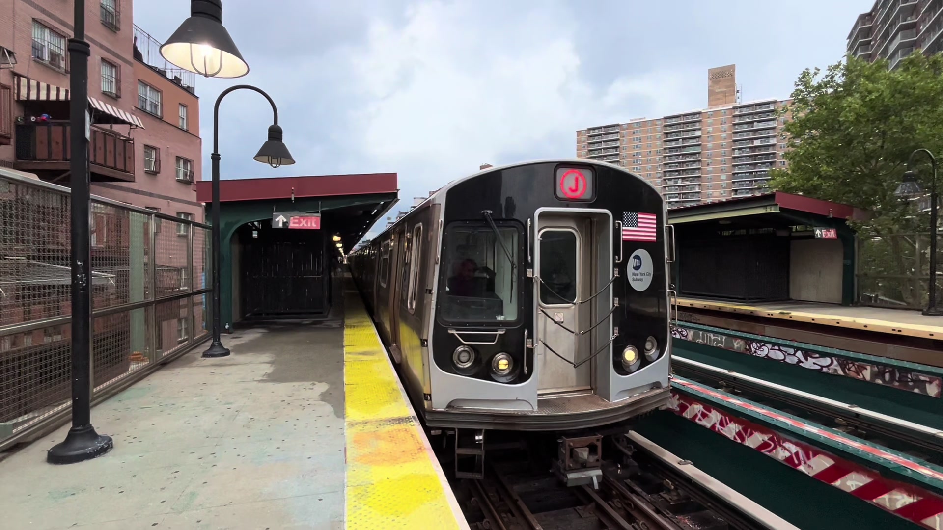 @R32 (J) train official