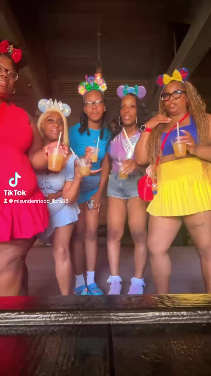 @The_Real_Lo