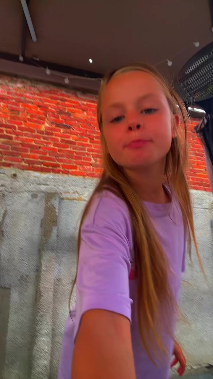 @eliseloewie