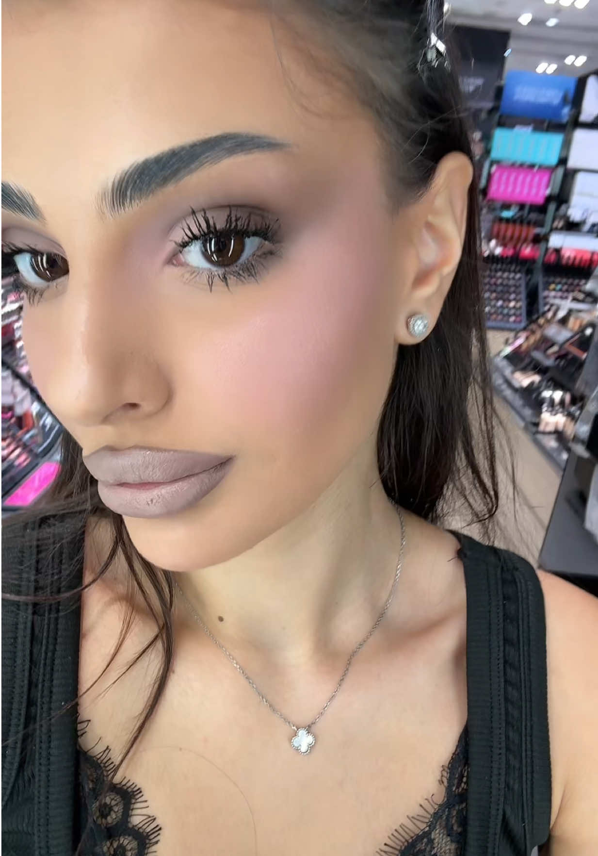 @Raya Petrova | Makeup Artist