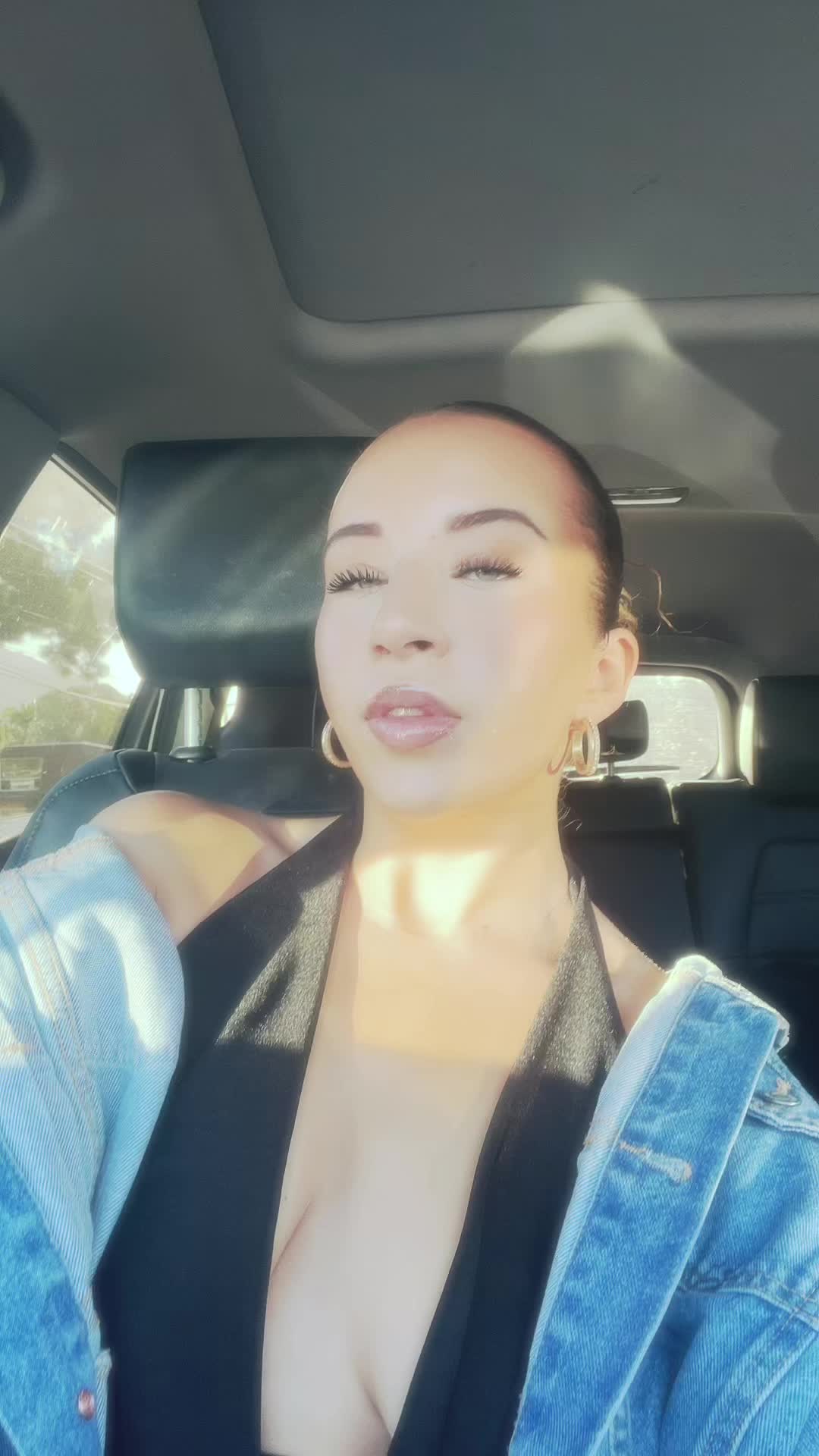@J 🧸