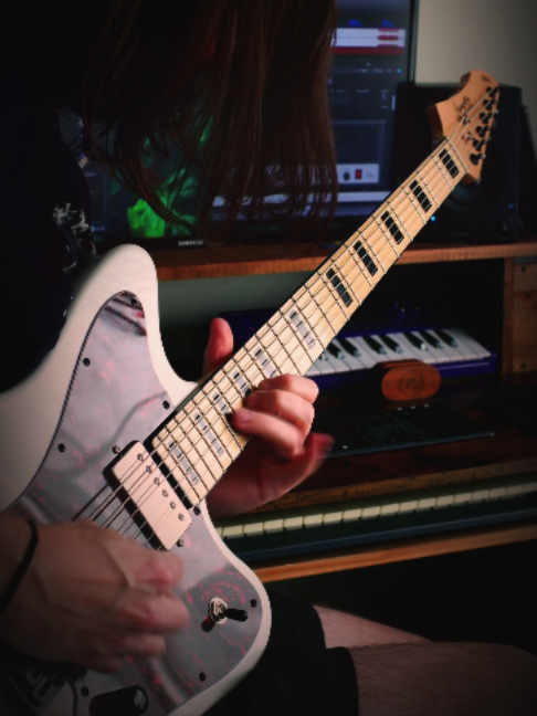 @Taylor Aguirre | Guitarist ஃ
