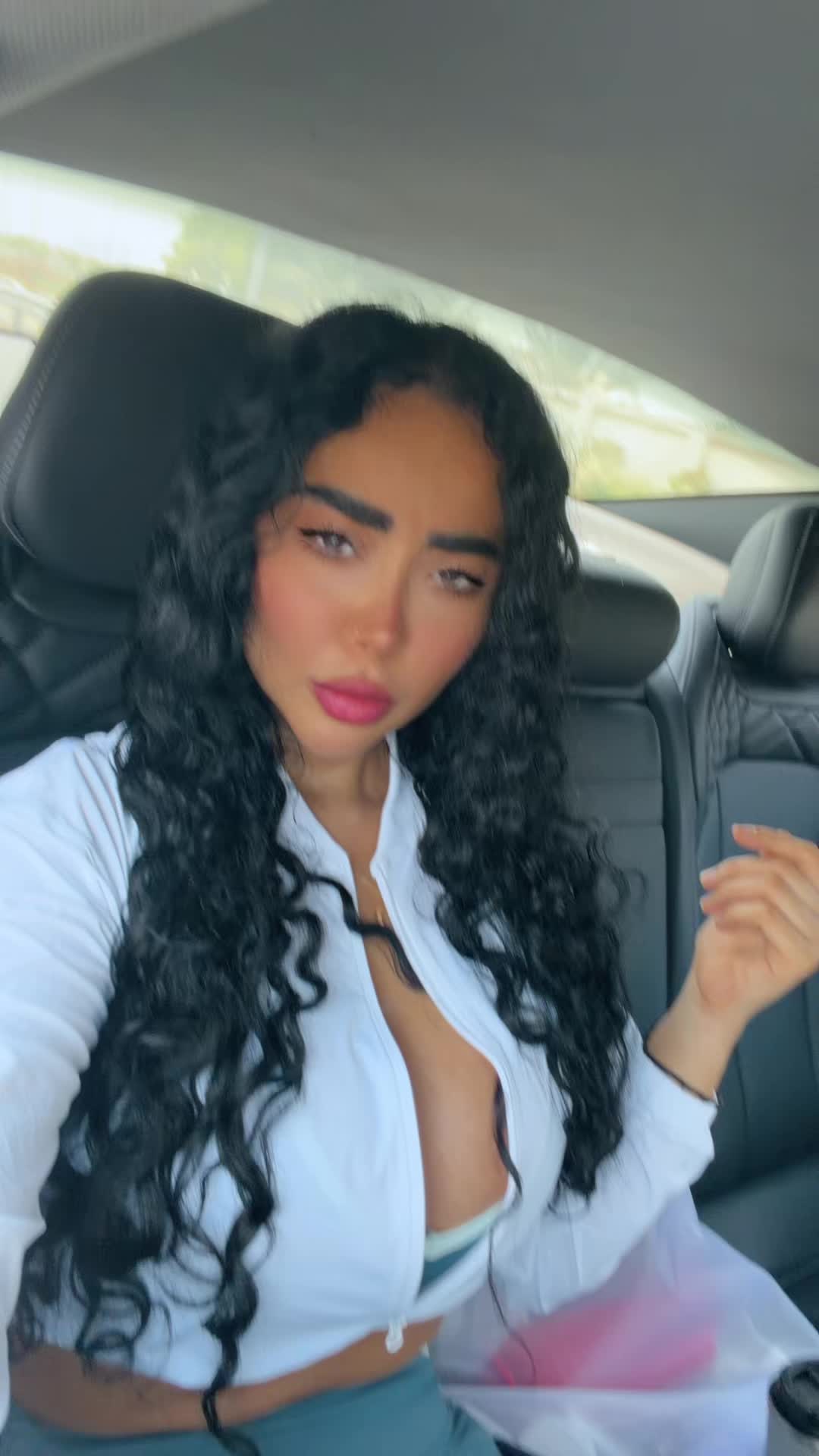 @melikam.mo