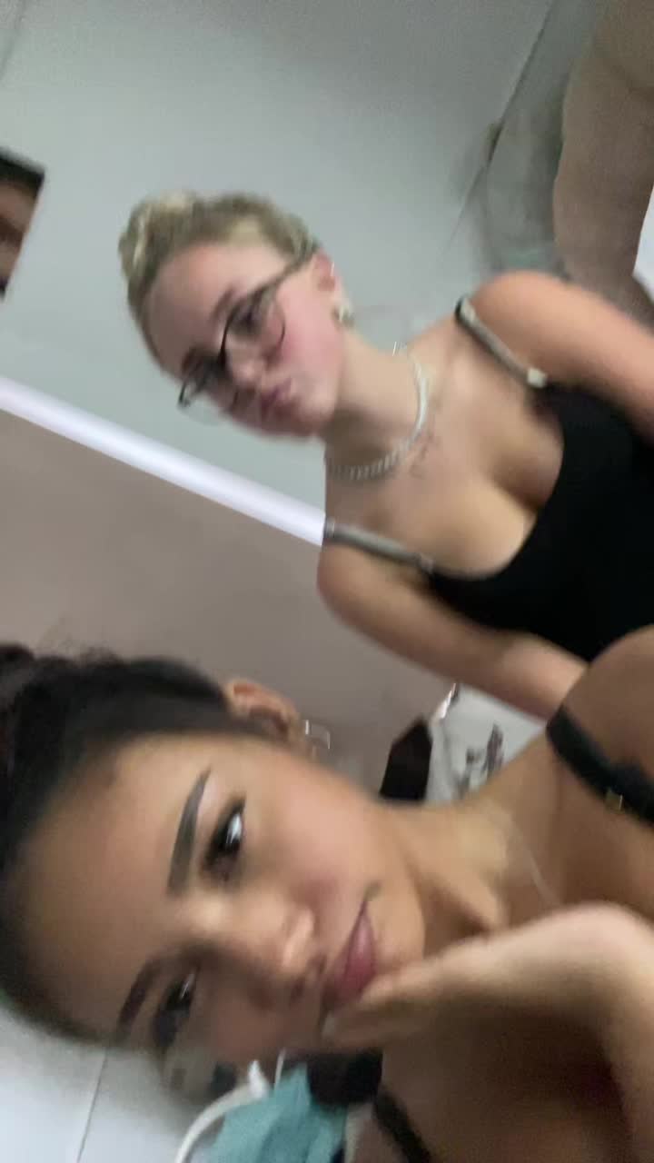 @🦄