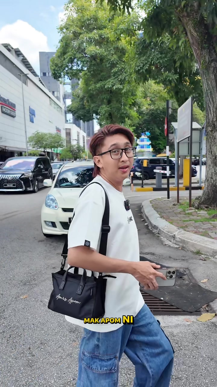 @Apom Yang Menekan