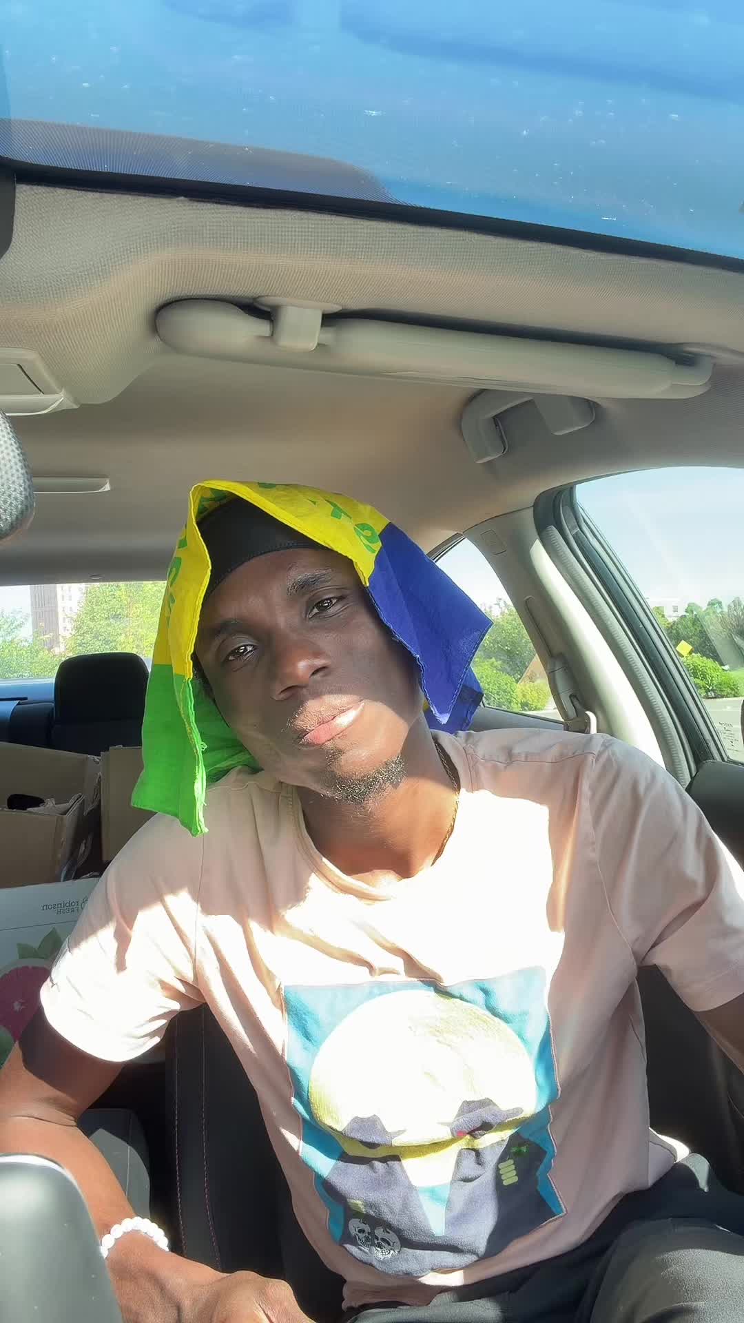 @Roy boogie 🇻🇨🇻🇨