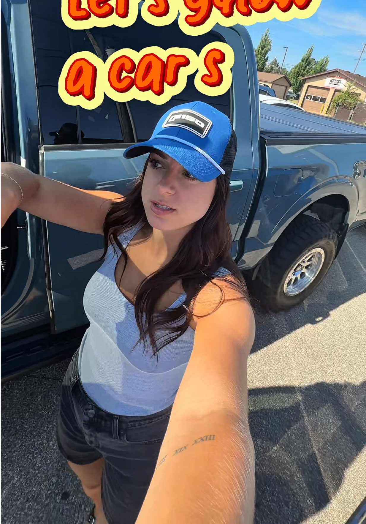 @HappilyHillary