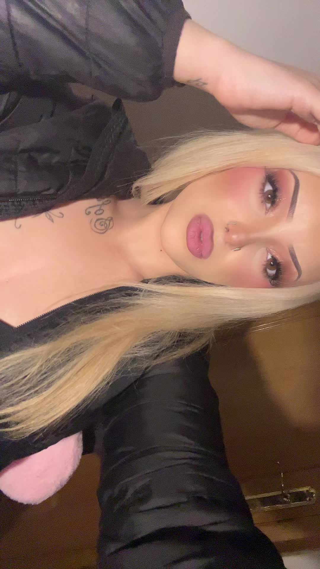 @𝓐𝓲𝓷𝓱𝓸𝓪🎀