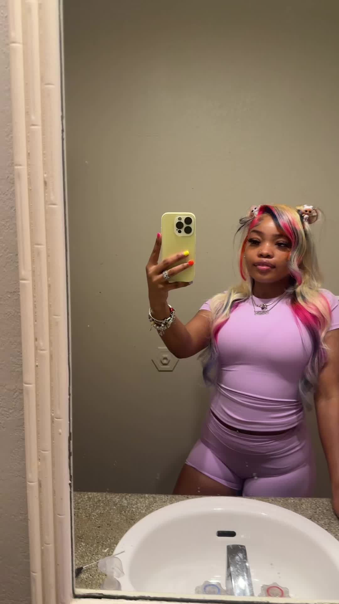 @knicolethed0ll