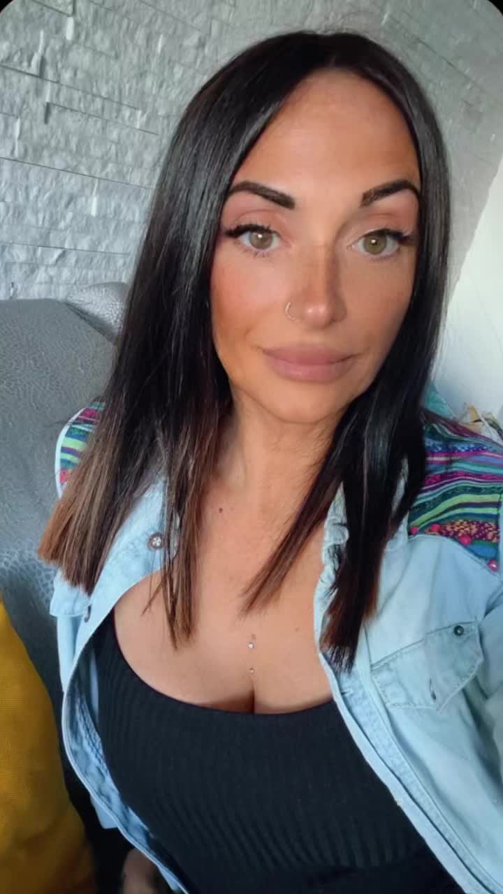 @Laura🖤