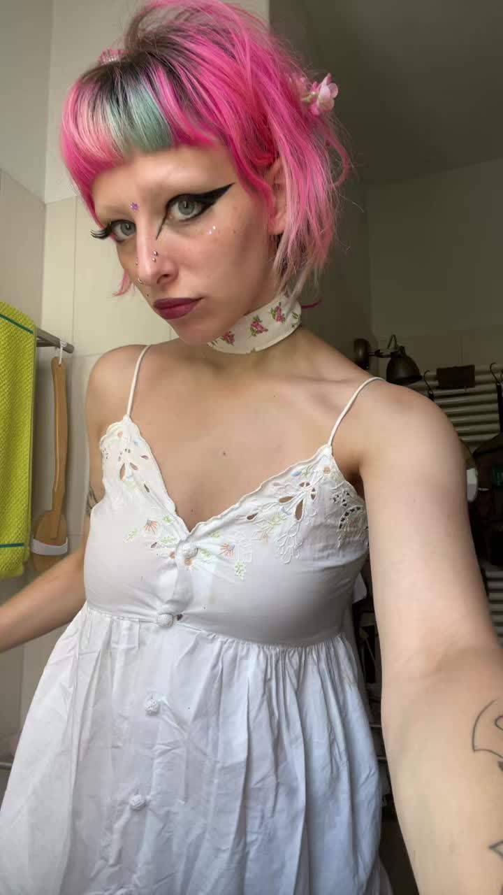 @weirdlywelldressed
