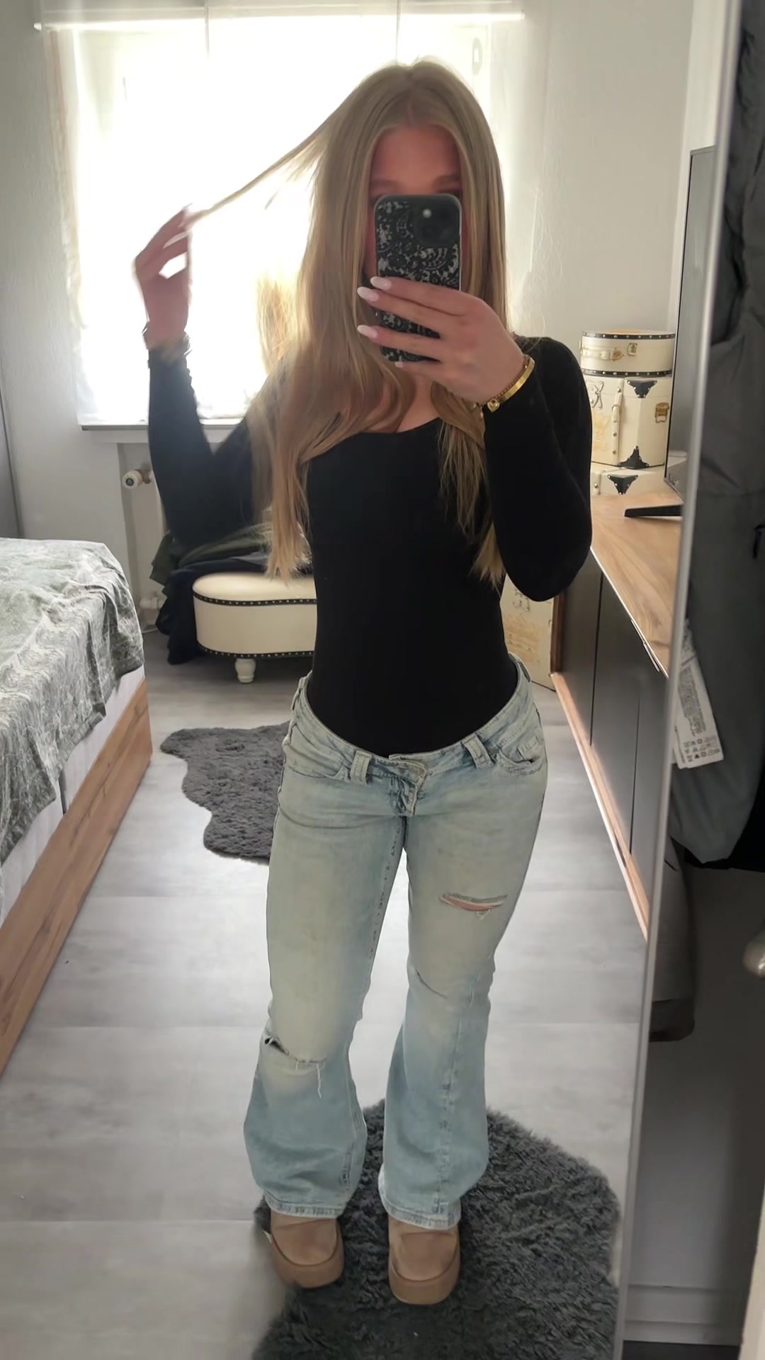 @hannahnik_10 &dagger;