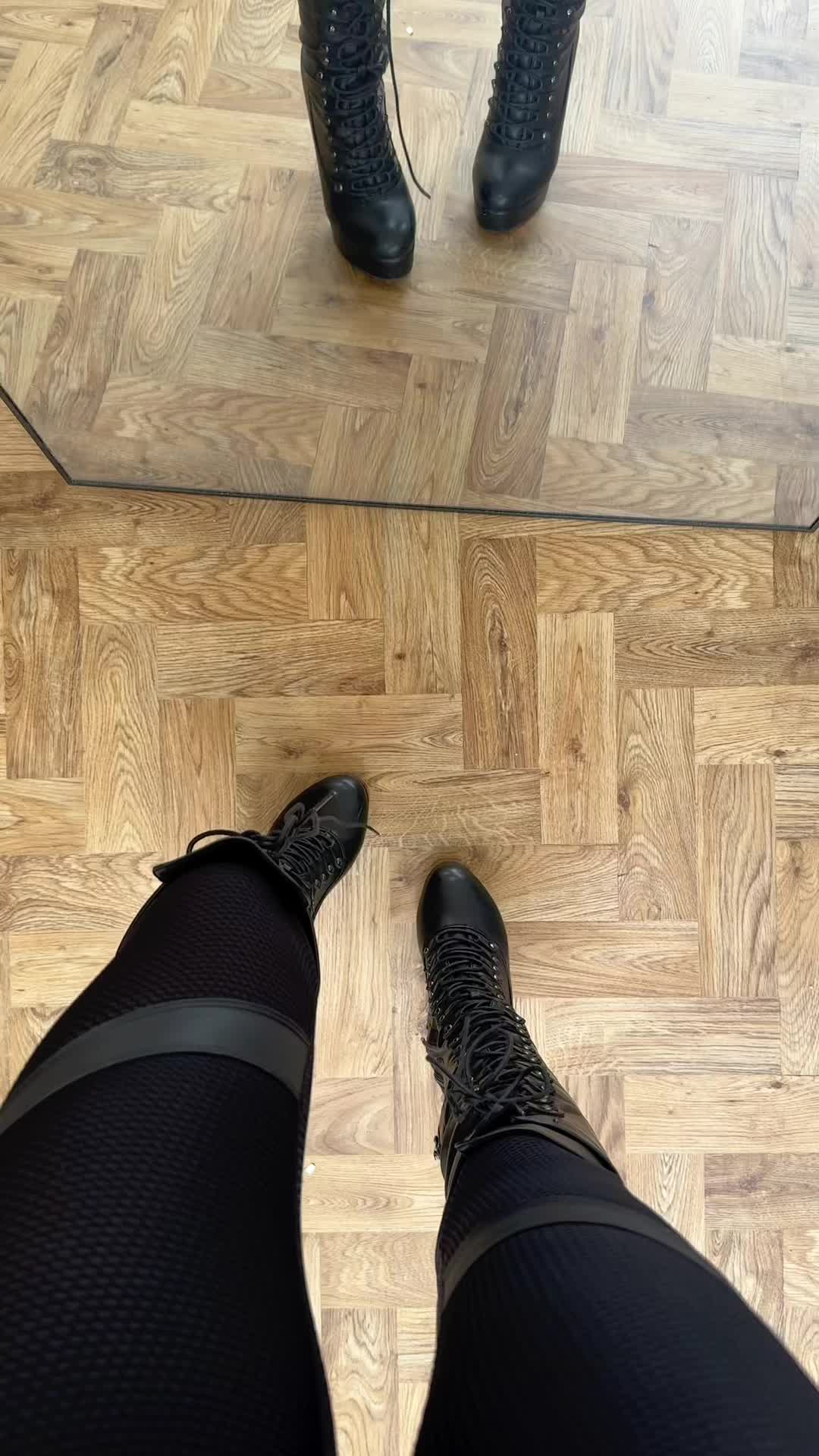 @RhiannonRyder