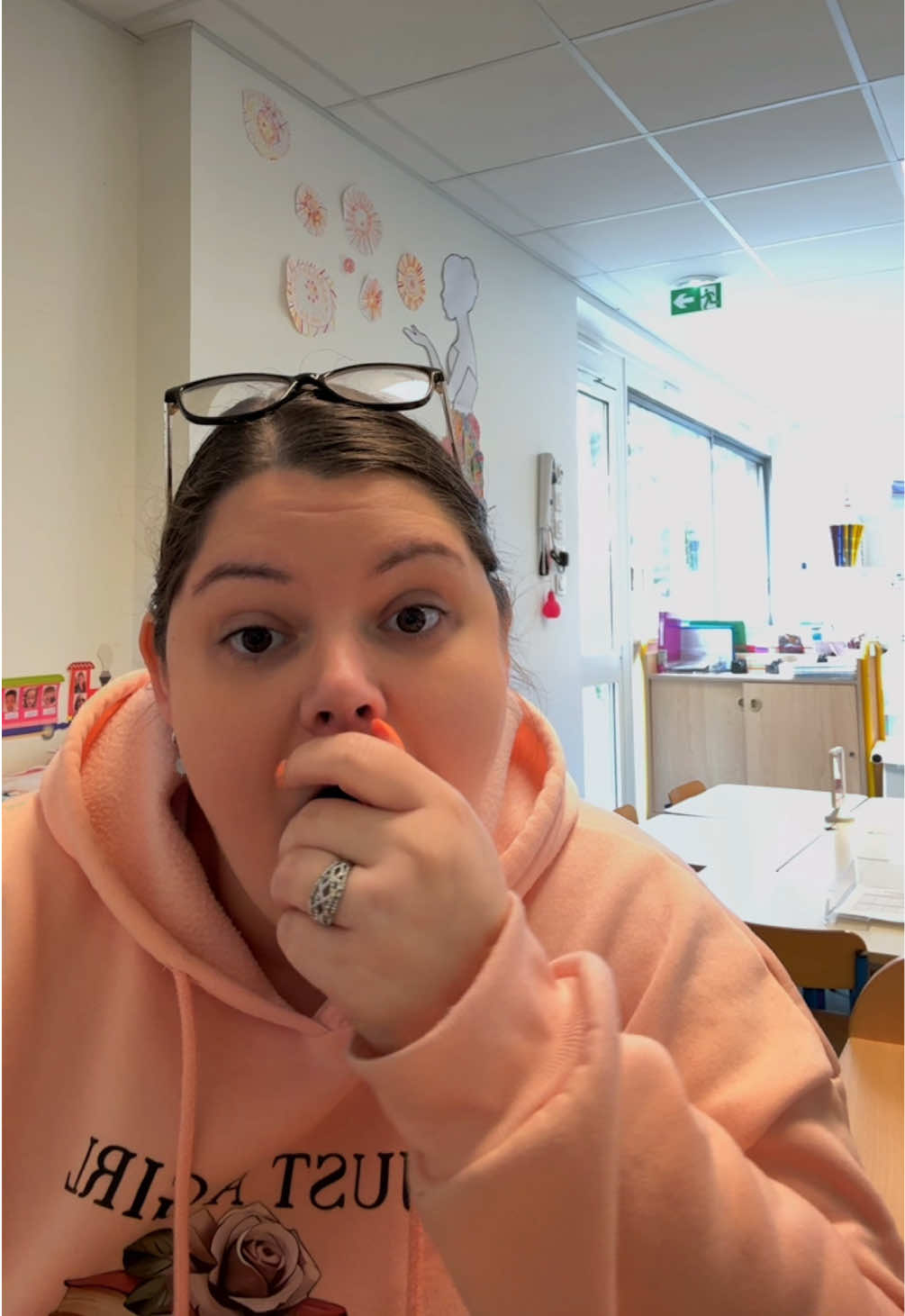 @👩🏻&zwj;🏫 Julie_TeacherReader 📚