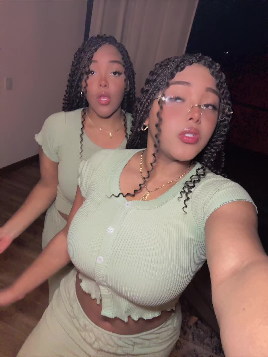 @Gemelas Estrada 💎