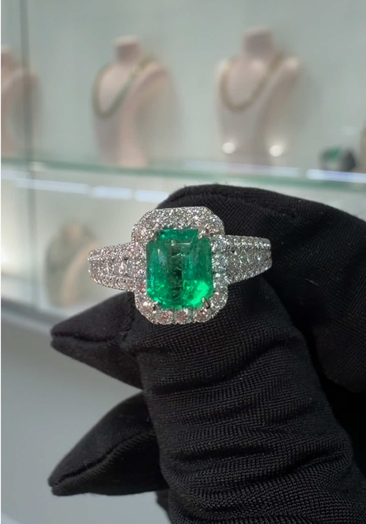 @JR Colombian Emerald