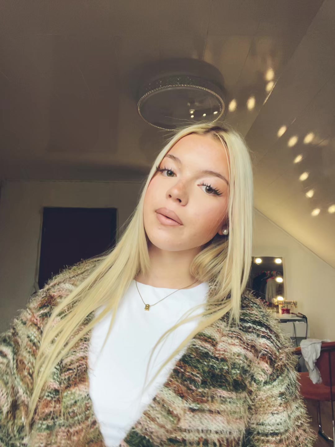 @𝐜𝐡𝐚𝐫𝐥𝐨𝐭𝐭𝐞