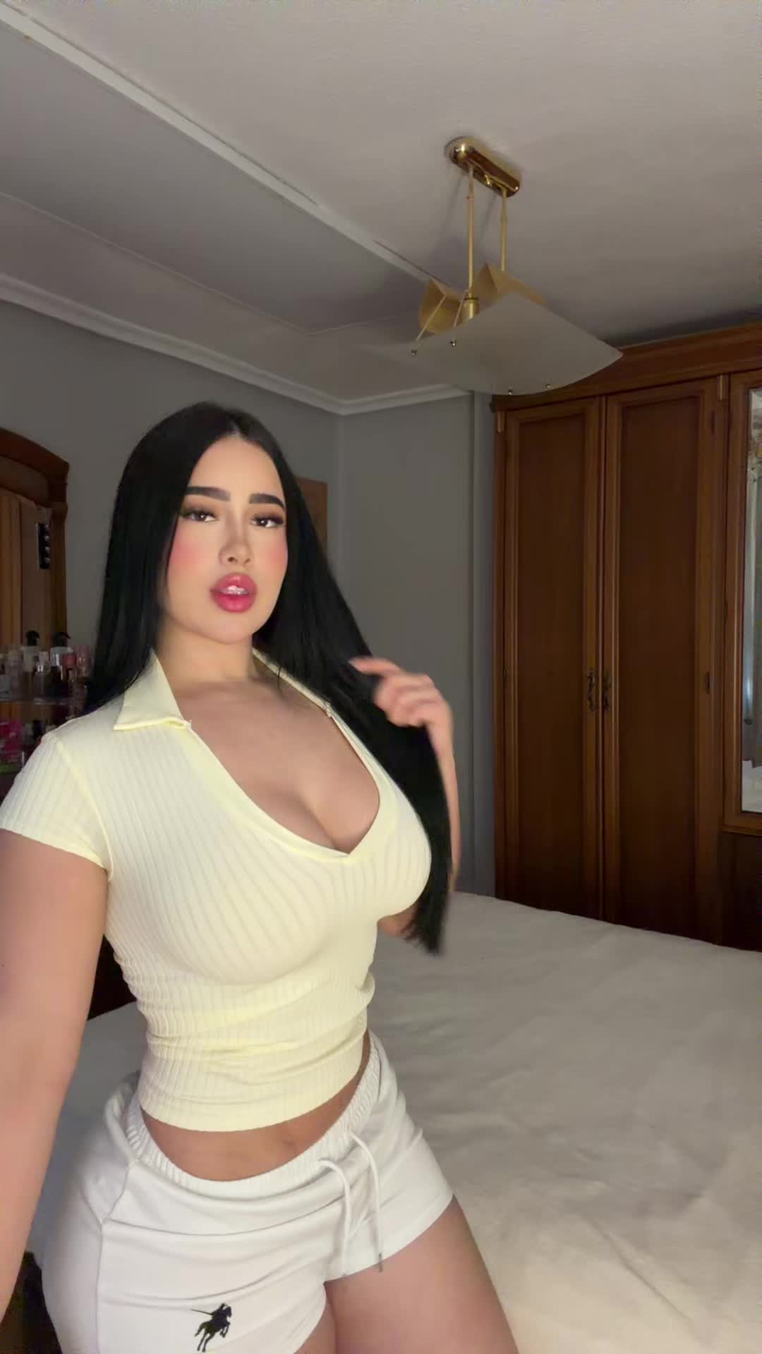 @valesuarezl_2  👑