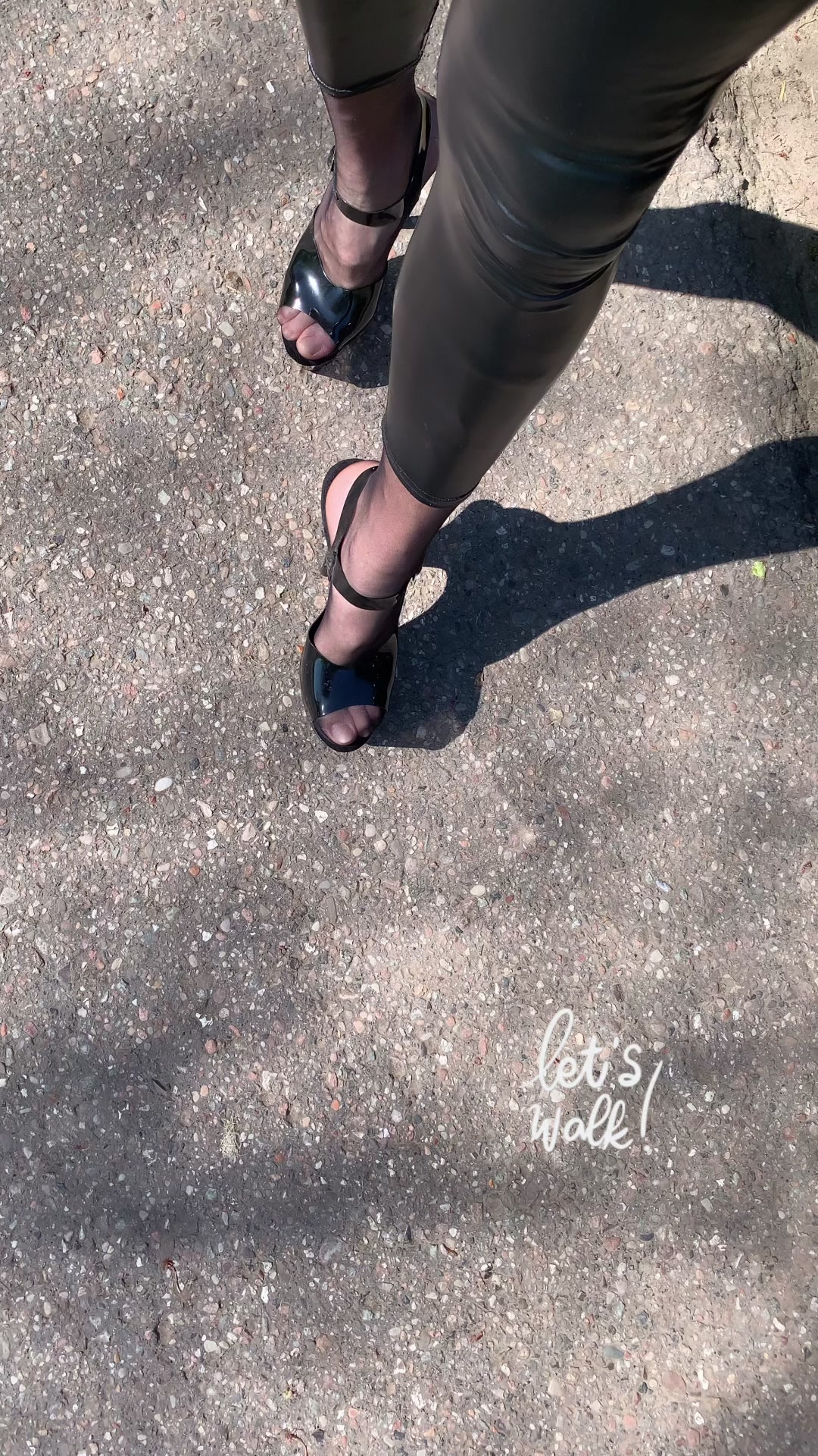 @Christina_Heaven 👠🖤