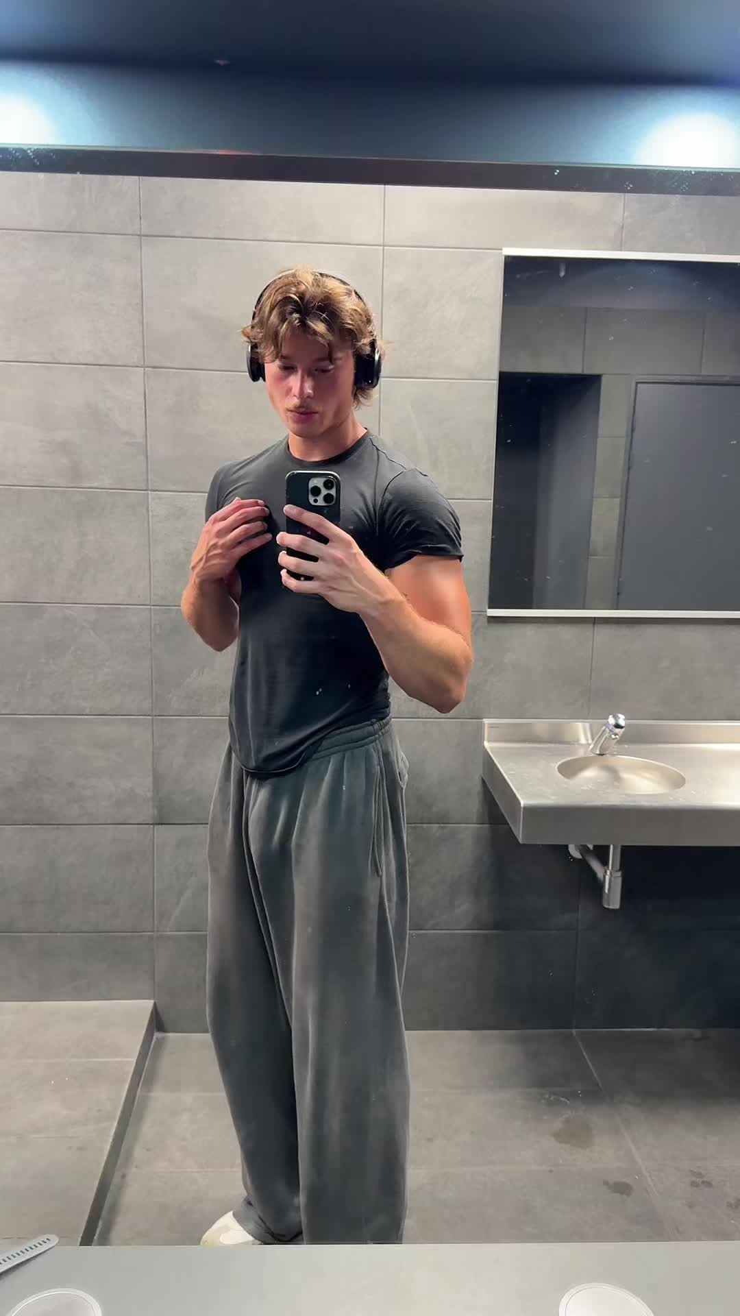 @𝐀𝐧𝐝𝐫𝐞𝐚 ✮