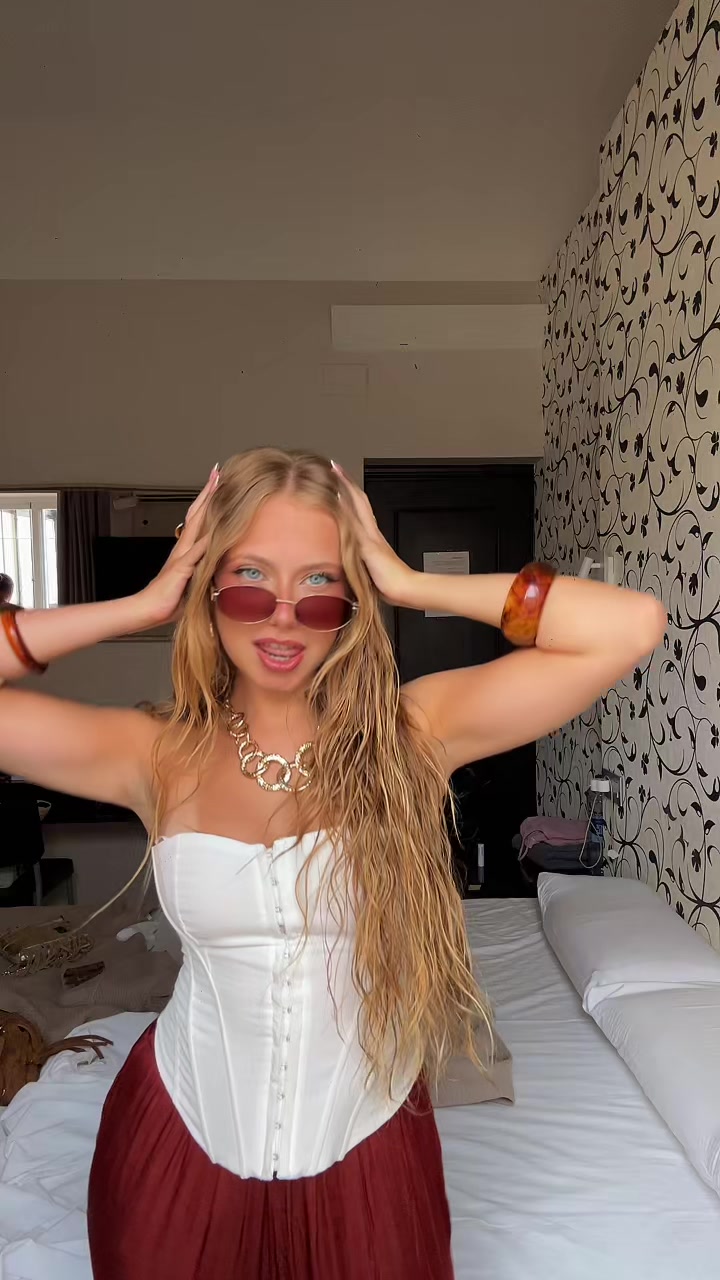 @daniela