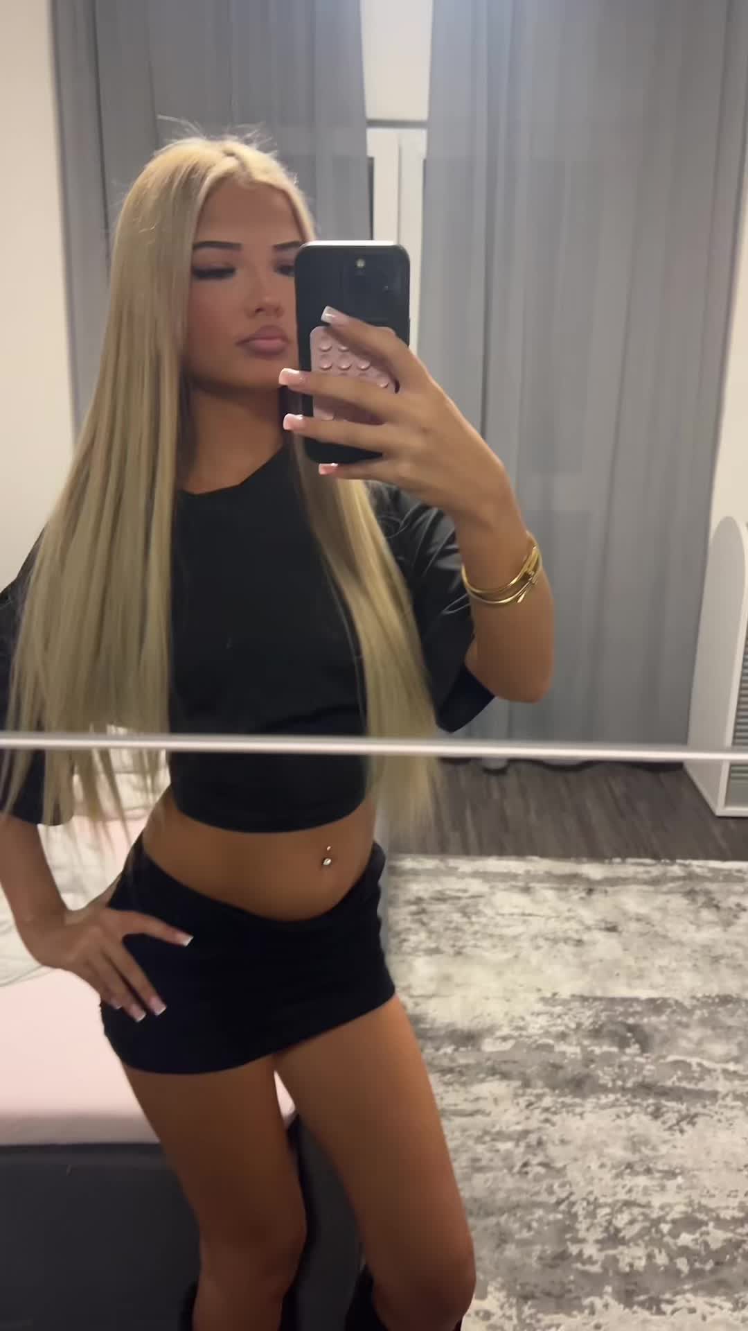 @emilyemnn