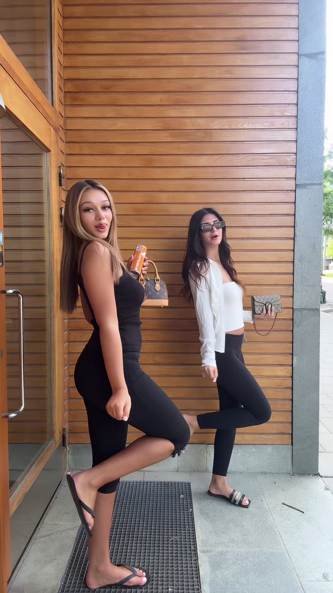 @CL
