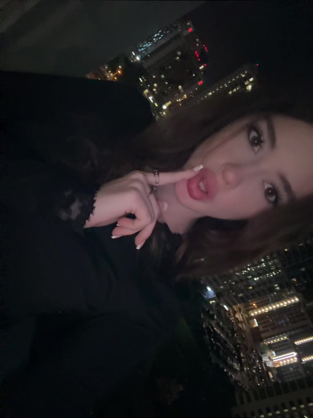 @👩🏻❤️💋👨🏼