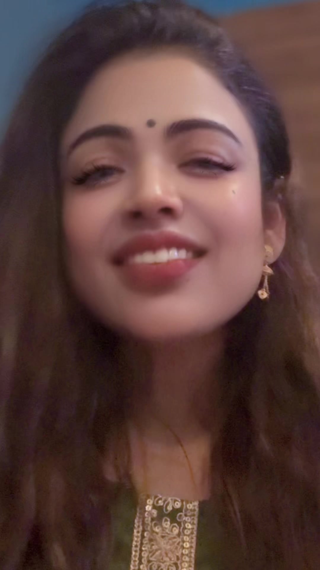 @❤️v. thiyaa❤️