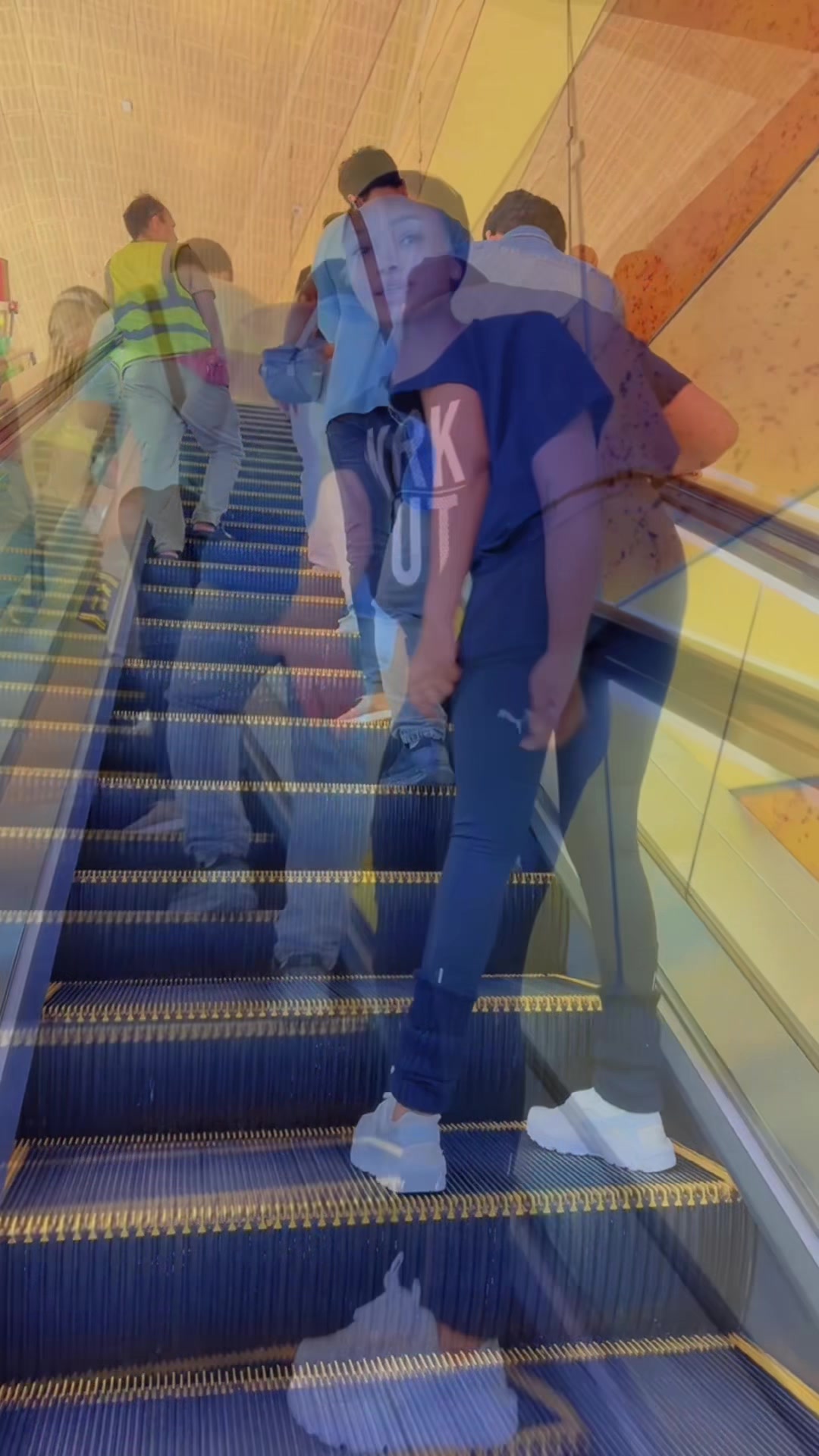 @𝐏𝐞𝐫𝐢𝐬 ᥫ᭡ 🦋✨