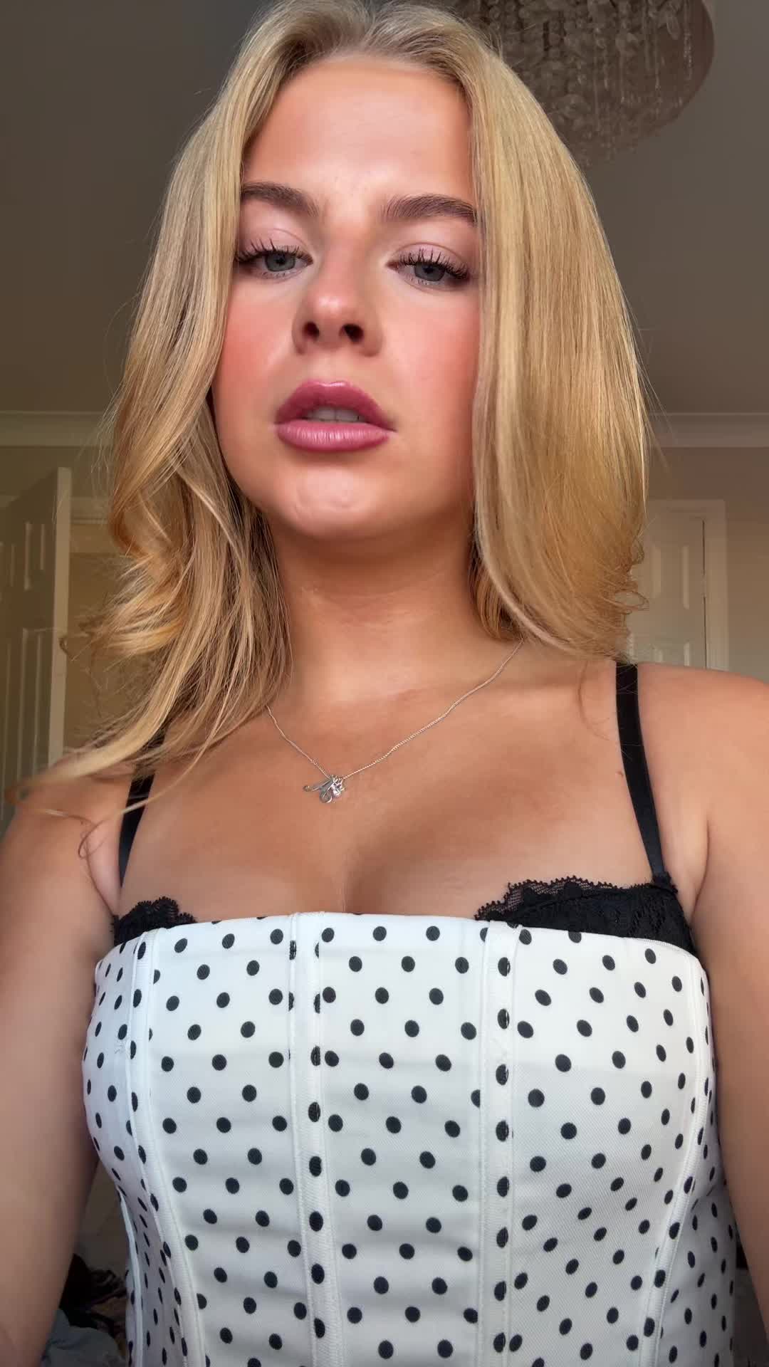 @mollywalker18x