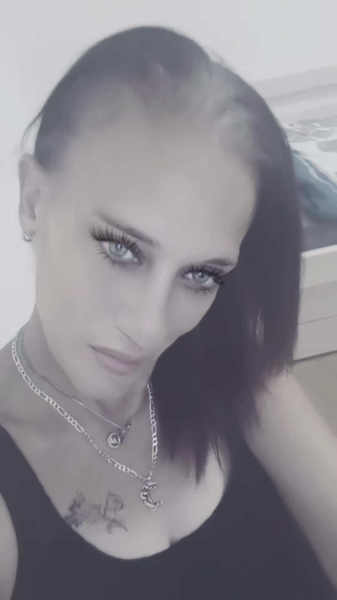 @trischa