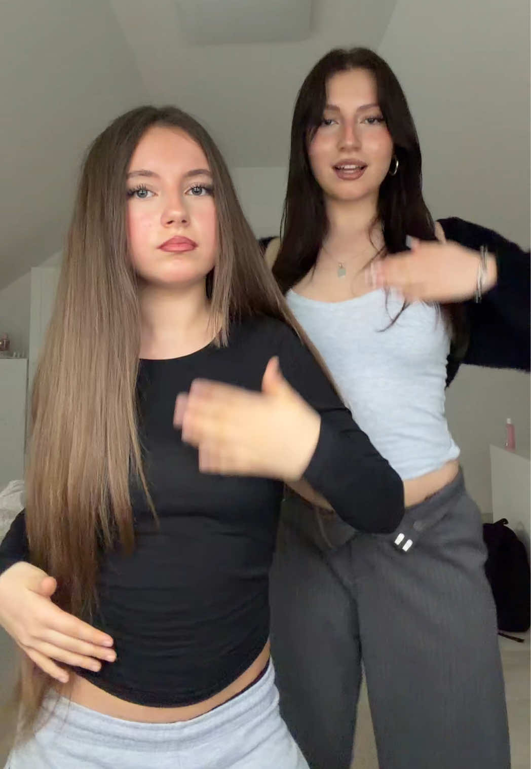 @𝐭𝐨𝐧𝐢