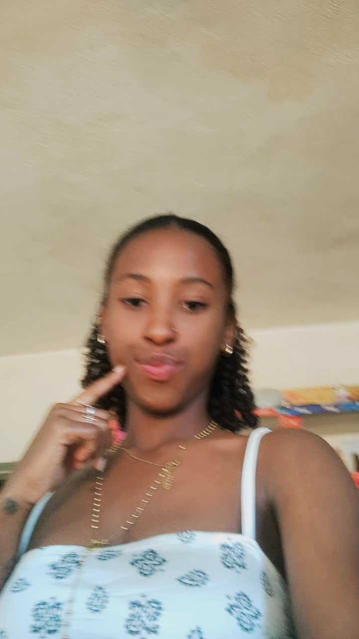 @😍Malalatiana Olivia