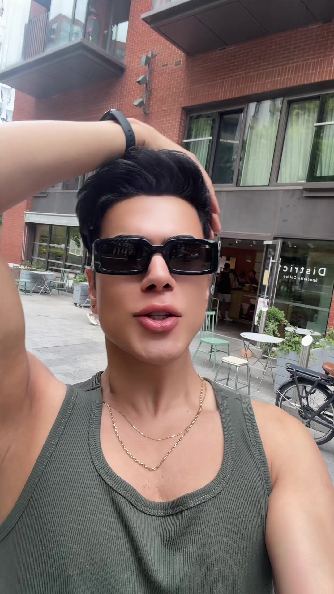 @Ken_