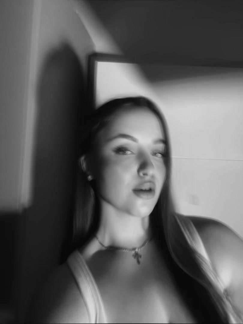 @𝓲𝓿𝓸𝓷𝓲𝓬𝓪