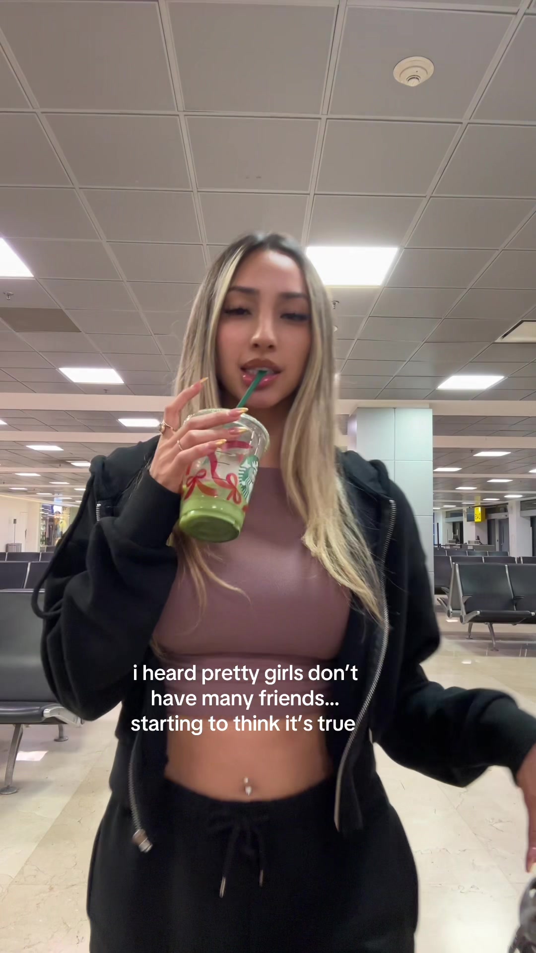 @Ana Maximiliano